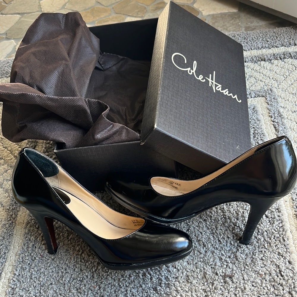 Black, Cole Haan, Carma Air.Almd.Pump, size 6 AA